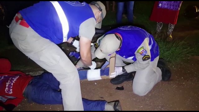 Motos batem e deixam condutores feridos