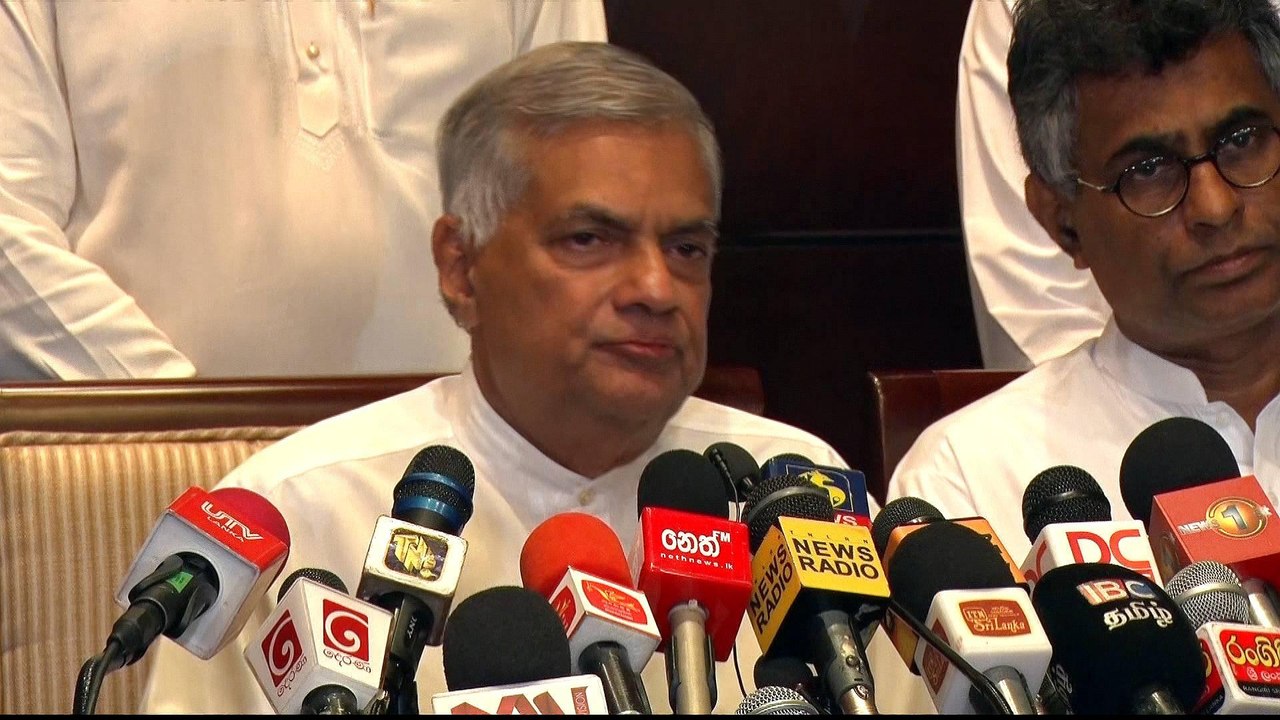 Sacked Sri Lanka PM given 'deadline' to vacate residence