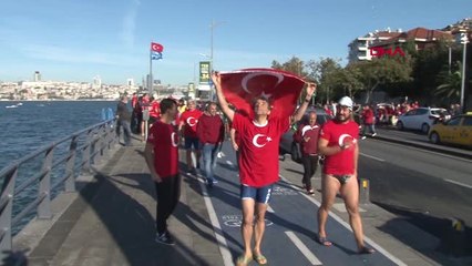 İstanbul Cumhuriyet İçin Kız Kulesi'ne Kulaç Attılar