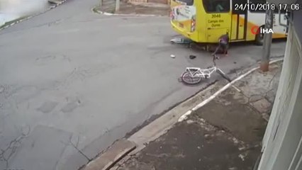 Brezilya'da Bisikletli Çocuk Otobüsün Altında Kaldı