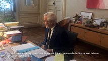 François Rebsamen fait visiter son bureau à la mairie de Dijon (1/2)