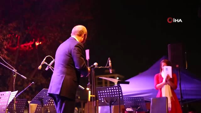 Kadıköy Cumhuriyet Yürüyüşü'ne Hazır... Cumhuriyet Gecesi Konserinde Mehmet Erdem İzleyenleri...