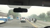 Pakistan'da Protestocular Yolları Kapattı