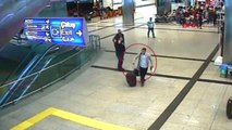 İstanbul- Atatürk Havalimanı'ndaki Uyuşturucu Operasyonları 15 Kilo Uyuşturucu Ele Geçirildi_2