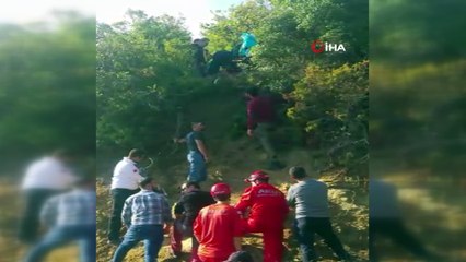 Ters rüzgara yakalanan yamaç paraşütçüsü ağaçlık alanda mahsur kaldı