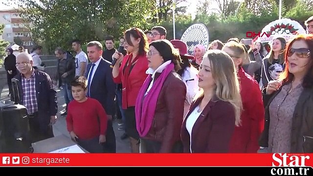 29 Ekim kutlamasında CHP’li Başkan ’Andımız’ı yanlış okudu, kalabalık da bu yanlışa eşlik etti