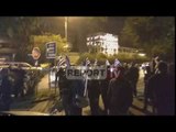 Vrasja e ushtarit, grekët protestë para ambasadës në Athinë:  Shqiptarët t'i djegim në zjarr