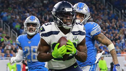Moore outruns defenders to make an incredible catch for a 45-yard gain