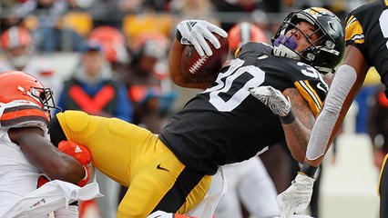 Conner spins away from defense for 30-yard gain