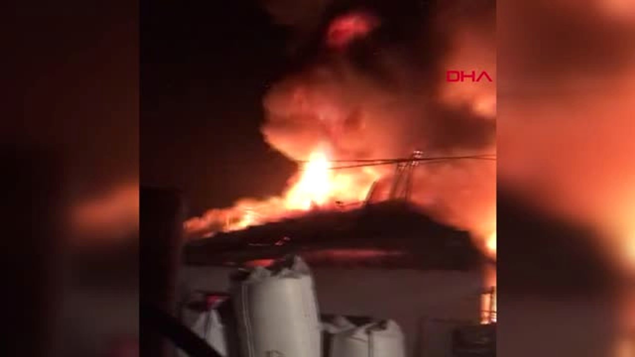 Aksaray'da Plastik Geri Dönüşüm Fabrikasında Yangın