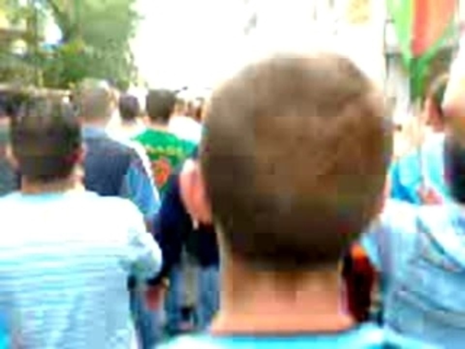 psg om escorte du bus au stade avec les chants marseillais