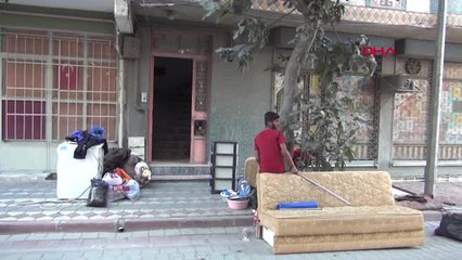 İstanbul- - Evden Çıkarıldılar, Geceyi boş Arazide Geçirdiler