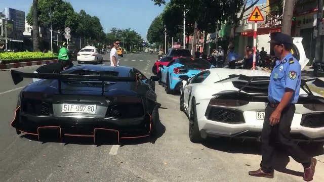 Cặp đôi siêu xe Lamborghini Aventador độ độc nhất Việt Nam -thi tài nẹt pô- trước nhà hàng của Cường -Đô-la-