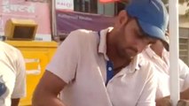 Arjuna Awardee Boxer Dinesh Kumar बेच रहे है Ice Cream, कभी कर्ज लेकर जीता था Medal । वनइंडिया हिंदी