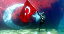 Cumhuriyet'in 95. Yılında Denizin Dibinde En Büyük Türk Bayrağı Dalgalandı!