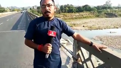 साम्बा के  बसंतर पुल की रेलिंग पिछले दो महीनो से टूटी