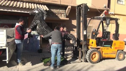 Hurdadan yapılan at ve geyik heykeli Başkent'te görücüye çıkacak