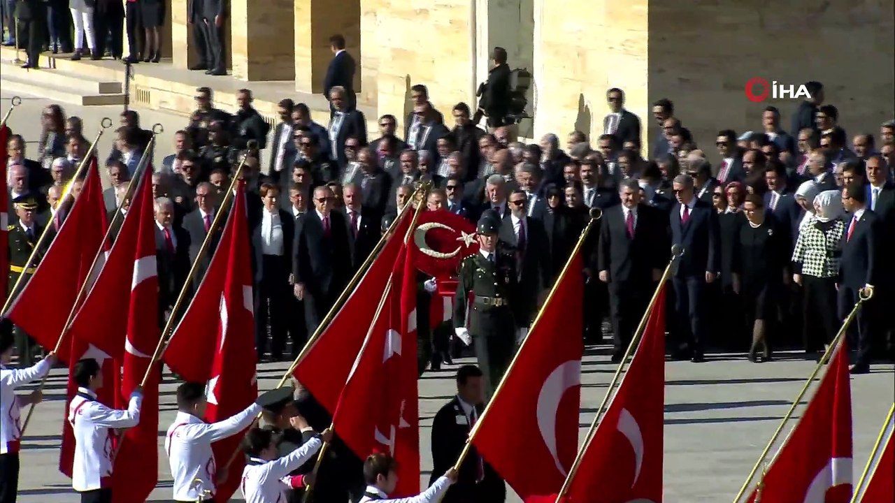 Cumhurbaşkanı Erdoğan, Anıtkabir Özel Defteri'ni İmzaladı