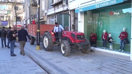 İnatla Girdi, Çıkmak İçin Dakikalarca Uğraştı