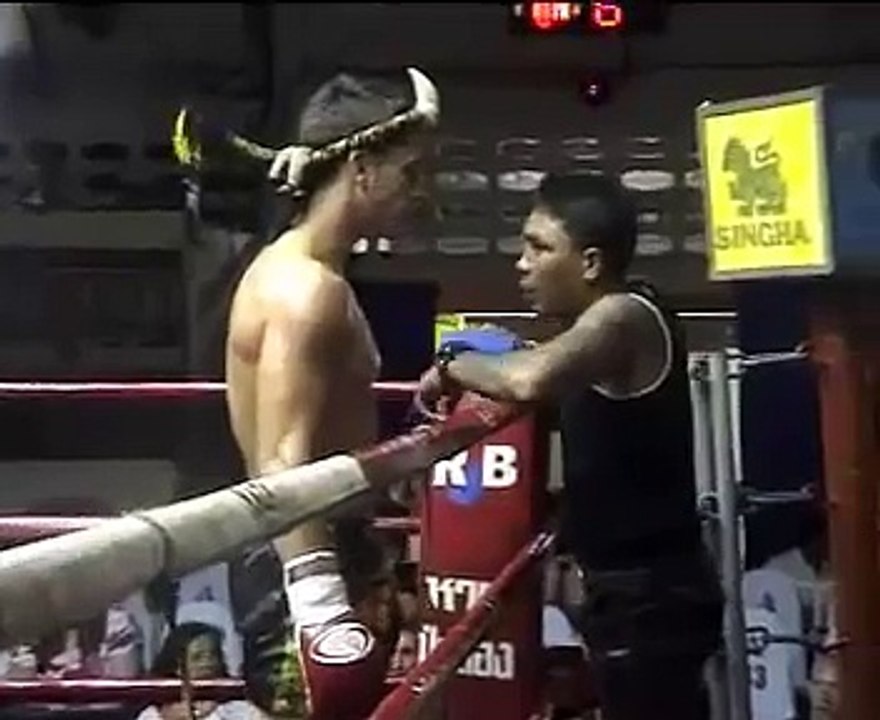 Andy Gooch wins by  Superman  punch KO in 1st round