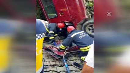 Rize'de kamyonet şarampole yuvarlandı: 2 yaralı