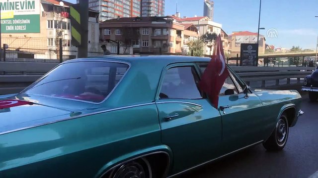 Klasik otomobillerden cumhuriyet konvoyu - İSTANBUL