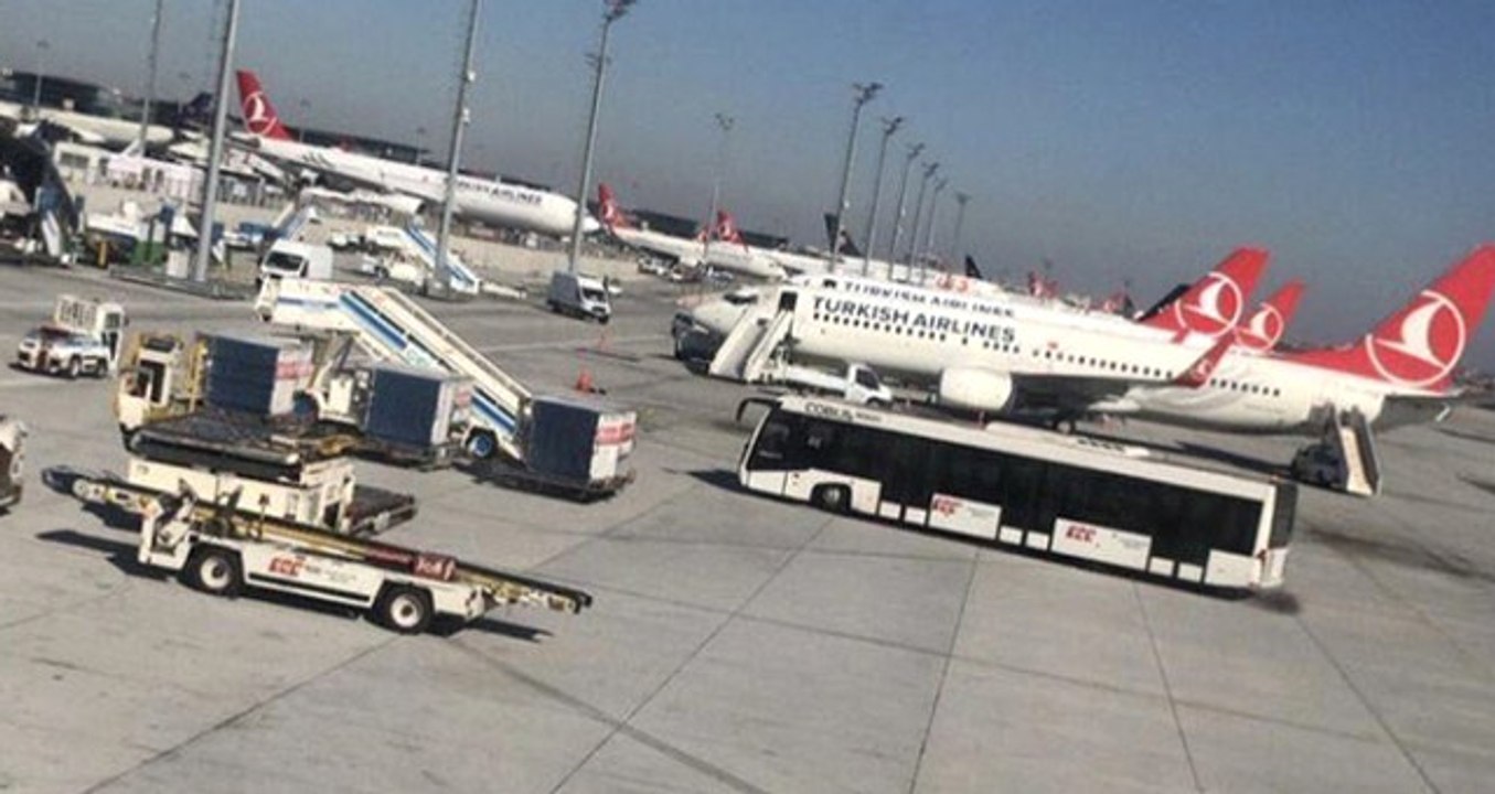 İstanbul'a Gelen Fenerbahçeli Efsane Hooijdonk, Taraftarları Heyecanlandırdı