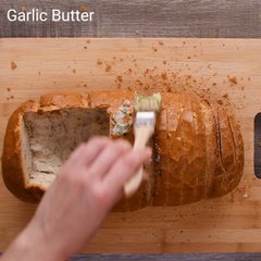 How to Make Grilled Cheese and Tomato Soup Pull Apart Bread