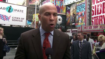 Se interceptan paquetes sospechosos enviados a Cory Booker y James Clapper