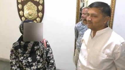 रेप पीड़ित महिला आई मीडिया के सामने कहा- इन चार पुलिस वालों ने किया है मेरा रेप