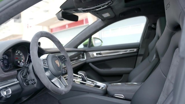 Porsche Panamera GTS Sport Turismo Interior Design in Mamba Green Metallic