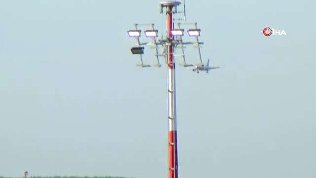 Cumhurbaşkanı Recep Tayyip Erdoğan'ın Taşıyan Uçak, Yeni Havalimanına İndi.