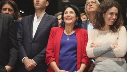 Candidata oficialista celebra sondeos que le dan victoria en Georgia a la espera de datos oficiales