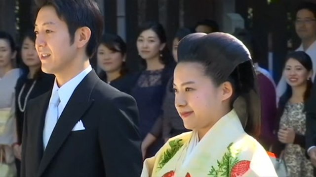 Japanese Princess Ayako gives up royal status to marry commoner