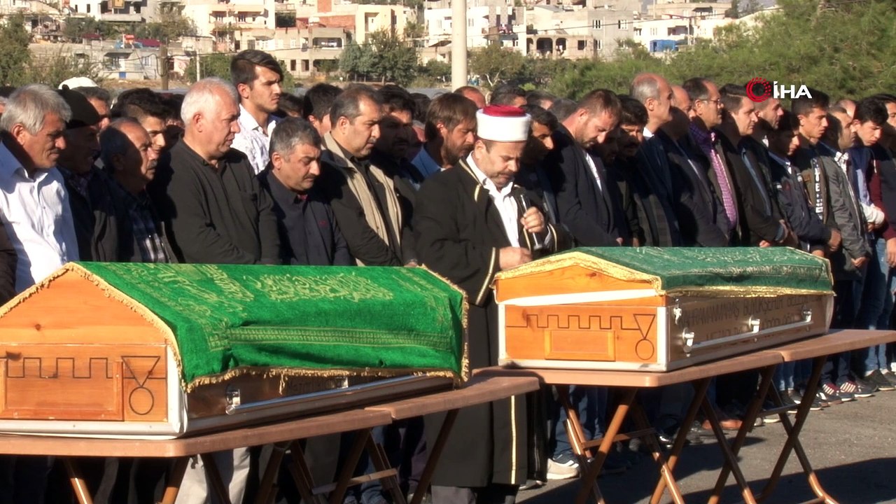 Düğün dönüşü kazada ölen baba-oğul yan yana defnedildi