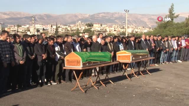 Düğün Dönüşü Kazada Ölen Baba-oğul Yan Yana Defnedildi
