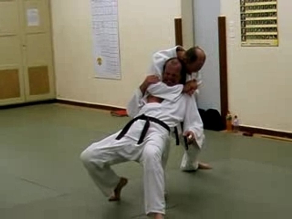 Tai-jitsu - désarmement de couteau et hadaka-jime