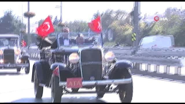 Klasik Otomobillerden Yaşasın Cumhuriyet Konvoyu