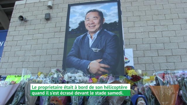 Football: Les supporters de Leicester rendent hommage à Vichai Srivaddhanaprabha.