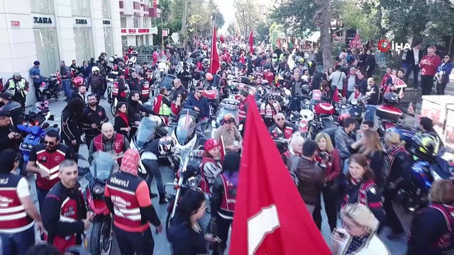 15 Temmuz Şehitler Köprüsü'nde motosikletlilerden Cumhuriyet Bayramı konvoyu