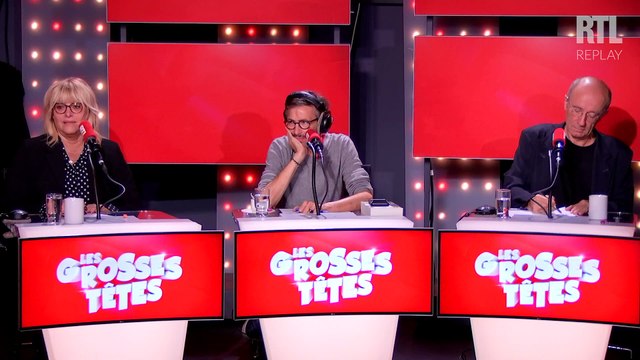 Arielle Dombasle découvre les Règles du Foot