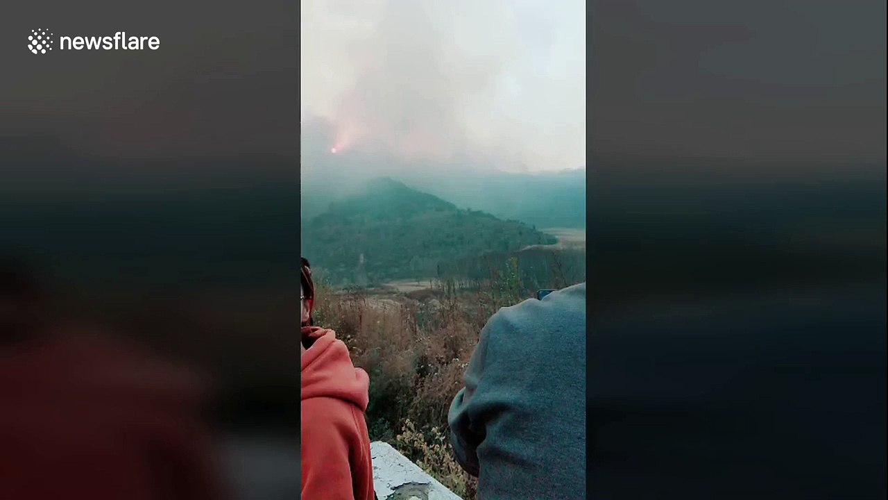 Dramatic mountain fire breaks out in northern China