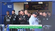 Football: Les joueurs de Leicester arrivent au King Power Stadium pour rendre hommage au président.