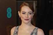 Emma Stone lamenta uso de espartilho em filme: 'Meus órgãos mudaram de lugar'