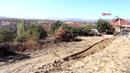 Manisa Devrilen Traktörünün Altında Kalan Genç Kadın Öldü