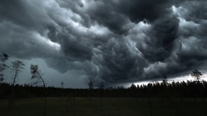 Скачать видео: Ces tempêtes filmées en accéléré sont superbes ! Orages, Nuages, Eclairs...