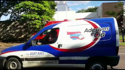 Homem é atingido por parte de escavadeira