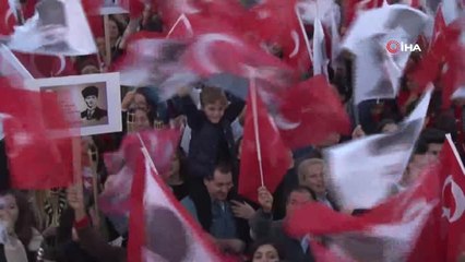 Beylikdüzü'nde Kilometrelerce Uzanan Cumhuriyet Konvoyu