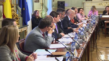 Gobierno y sindicatos firman 8 semanas de permiso de paternidad