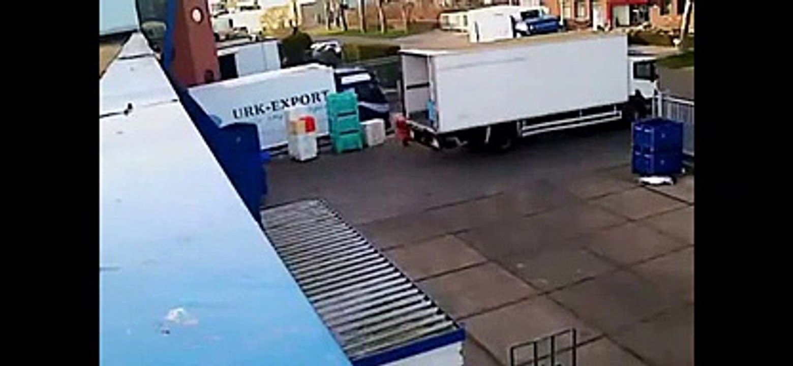 Quand tu manques de te noyer en déchargeant ton camion... Grosse boulette